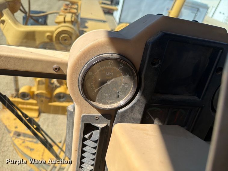 image for item FM7719 1997 Caterpillar 140H motor grader