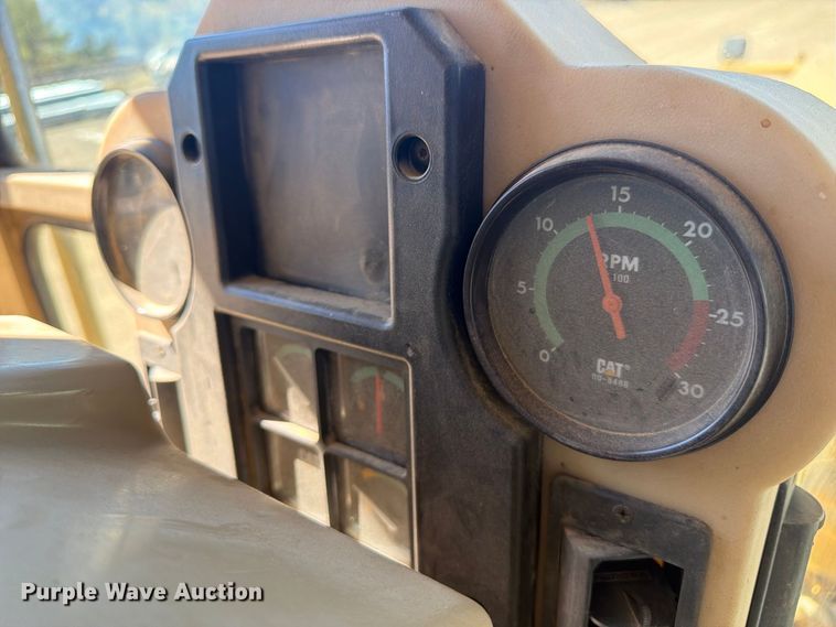image for item FM7719 1997 Caterpillar 140H motor grader