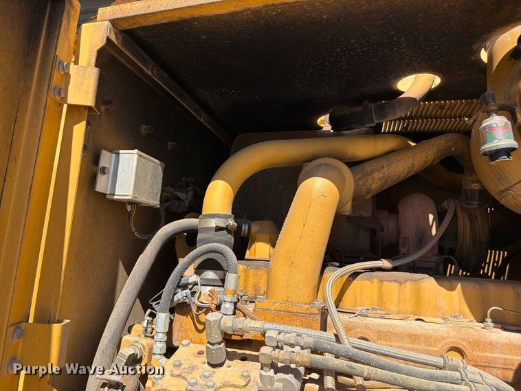 image for item FM7719 1997 Caterpillar 140H motor grader