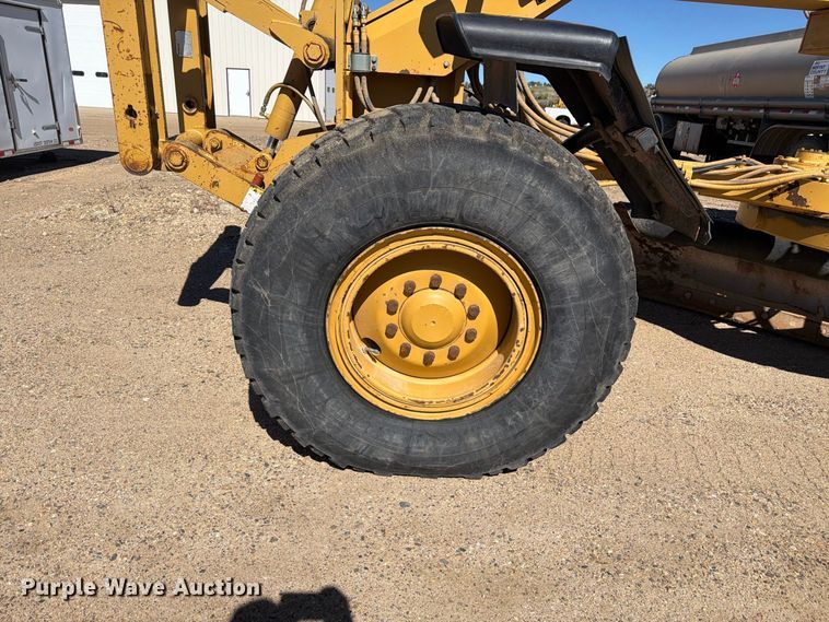 image for item FM7719 1997 Caterpillar 140H motor grader
