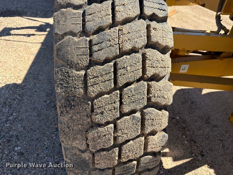 image for item FM7719 1997 Caterpillar 140H motor grader