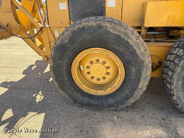 image for item FM7719 1997 Caterpillar 140H motor grader