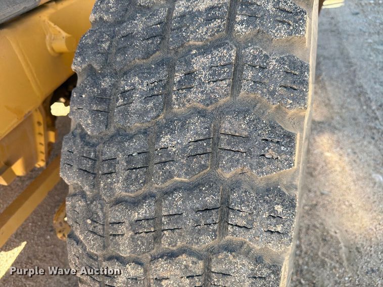 image for item FM7719 1997 Caterpillar 140H motor grader