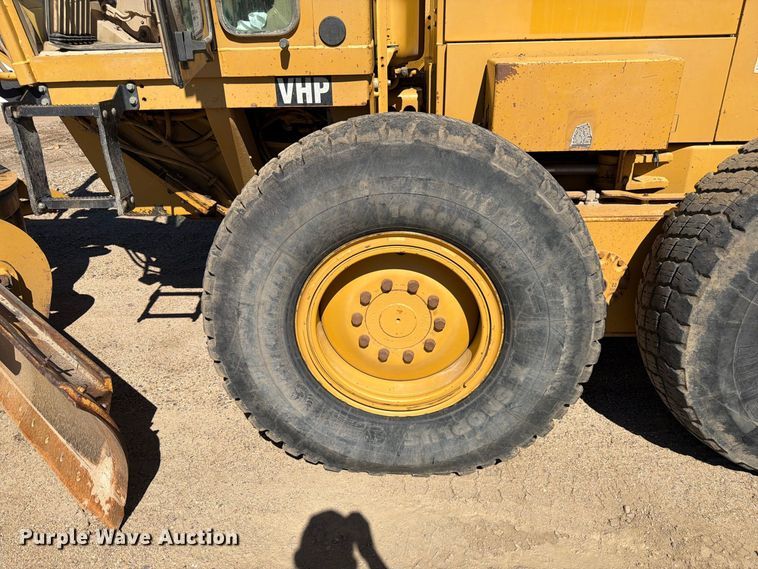 image for item FM7719 1997 Caterpillar 140H motor grader