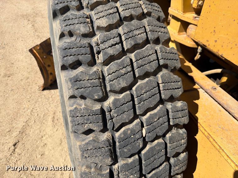 image for item FM7719 1997 Caterpillar 140H motor grader