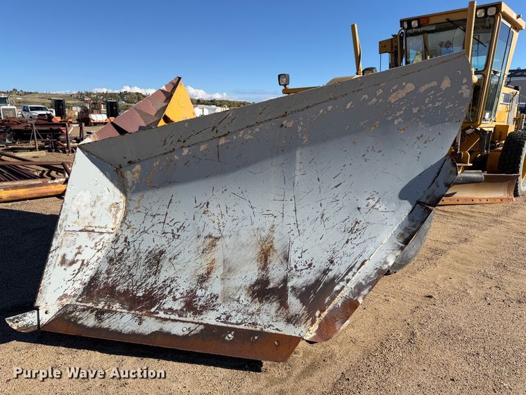 image for item FM7719 1998 Caterpillar 140H motor grader