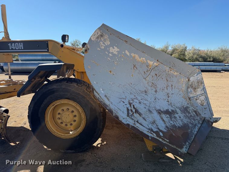 image for item FM7719 1998 Caterpillar 140H motor grader