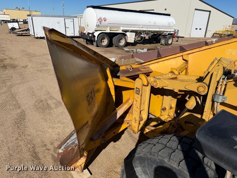 image for item FM7719 1998 Caterpillar 140H motor grader
