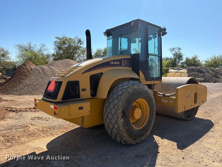 image for item FM8012 2007 Caterpillar CS-583E single drum vibratory roller