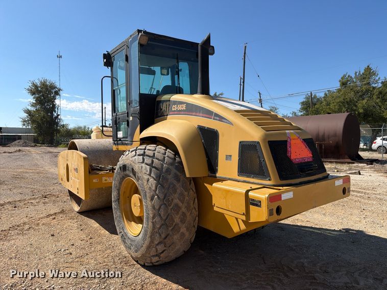 image for item FM8012 2007 Caterpillar CS-583E single drum vibratory roller