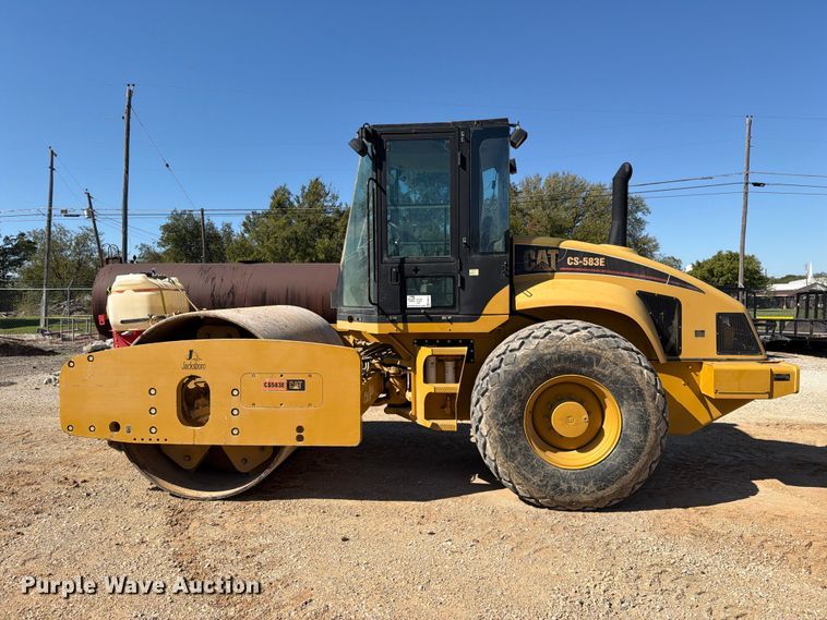 image for item FM8012 2007 Caterpillar CS-583E single drum vibratory roller