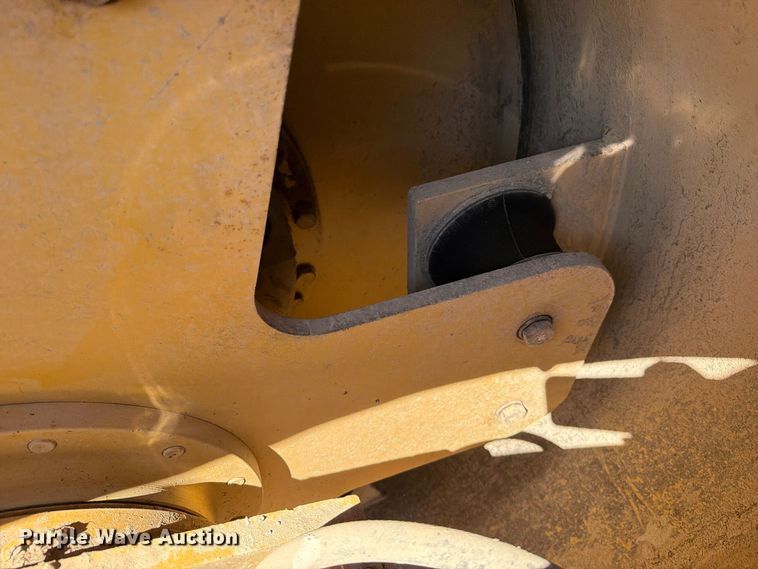 image for item FM8012 2007 Caterpillar CS-583E single drum vibratory roller