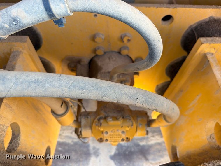 image for item FM8012 2007 Caterpillar CS-583E single drum vibratory roller