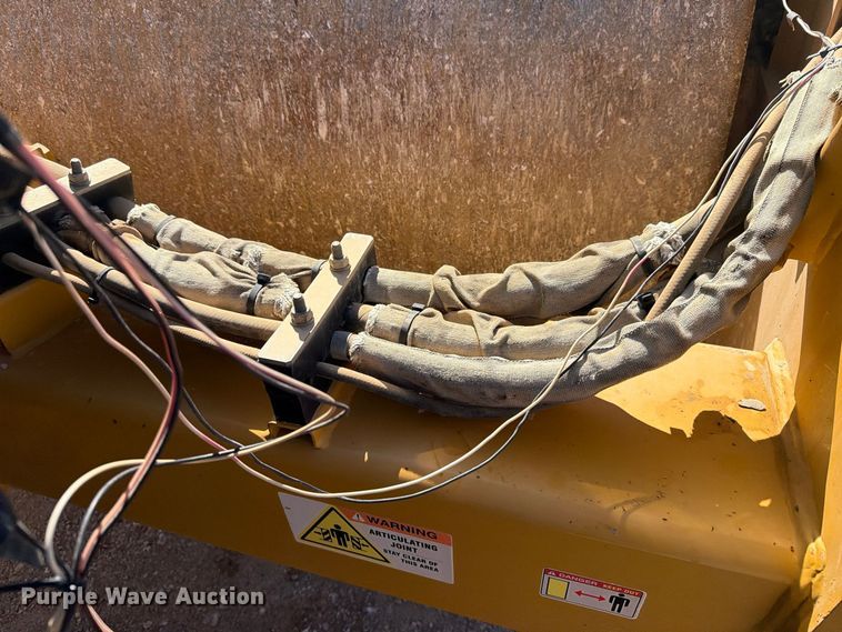 image for item FM8012 2007 Caterpillar CS-583E single drum vibratory roller