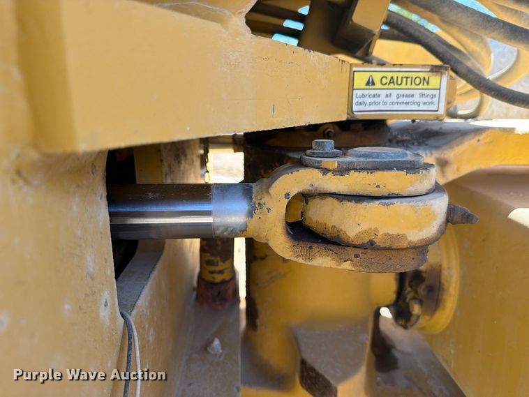 image for item FM8012 2007 Caterpillar CS-583E single drum vibratory roller