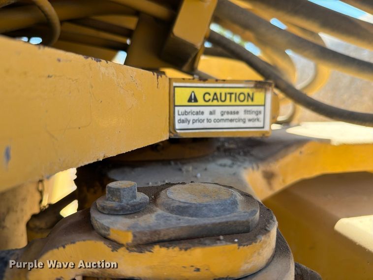 image for item FM8012 2007 Caterpillar CS-583E single drum vibratory roller