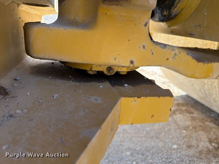 image for item FM8012 2007 Caterpillar CS-583E single drum vibratory roller