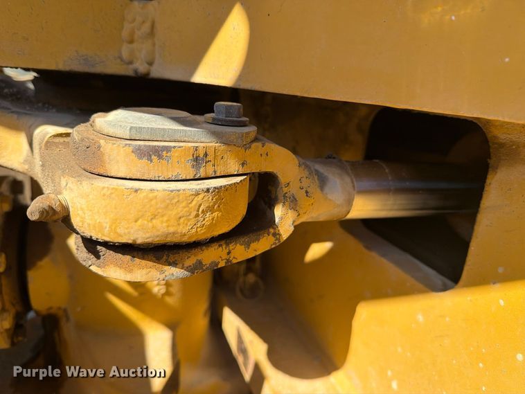 image for item FM8012 2007 Caterpillar CS-583E single drum vibratory roller