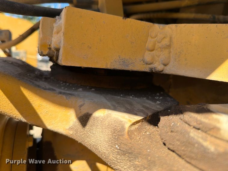 image for item FM8012 2007 Caterpillar CS-583E single drum vibratory roller