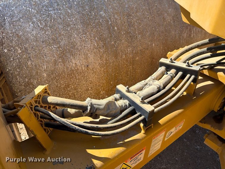 image for item FM8012 2007 Caterpillar CS-583E single drum vibratory roller