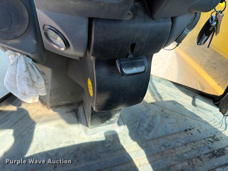 image for item FM8012 2007 Caterpillar CS-583E single drum vibratory roller