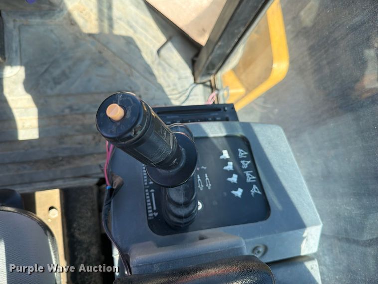 image for item FM8012 2007 Caterpillar CS-583E single drum vibratory roller