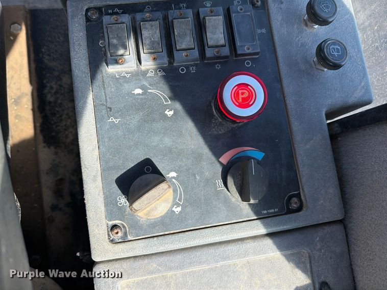 image for item FM8012 2007 Caterpillar CS-583E single drum vibratory roller