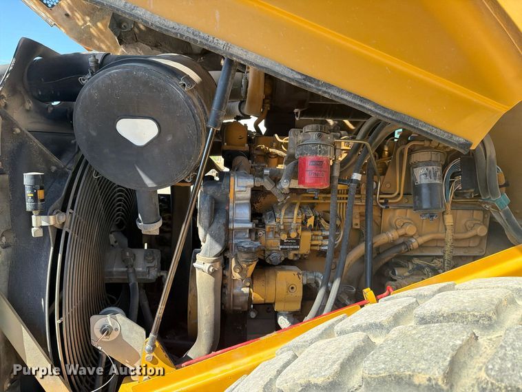 image for item FM8012 2007 Caterpillar CS-583E single drum vibratory roller
