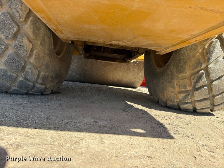 image for item FM8012 2007 Caterpillar CS-583E single drum vibratory roller