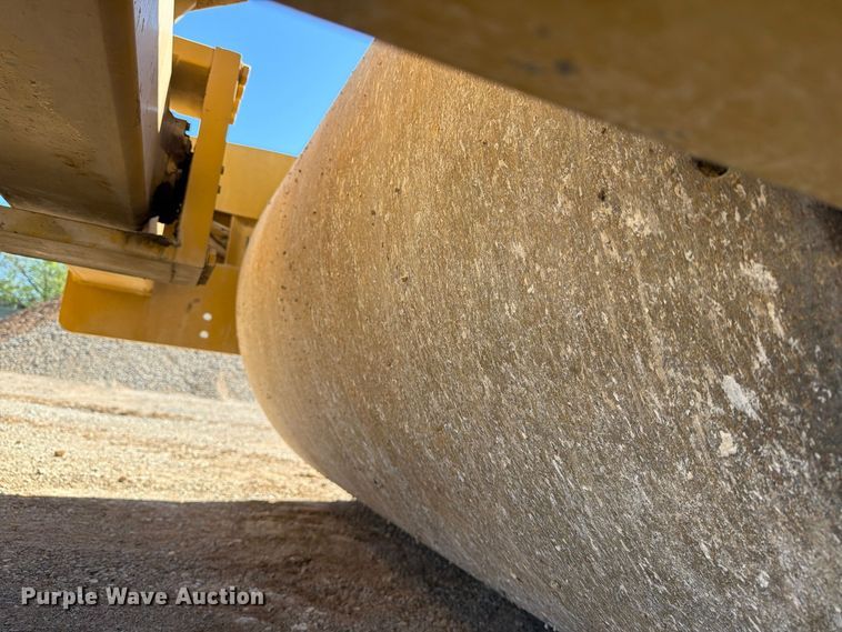 image for item FM8012 2007 Caterpillar CS-583E single drum vibratory roller