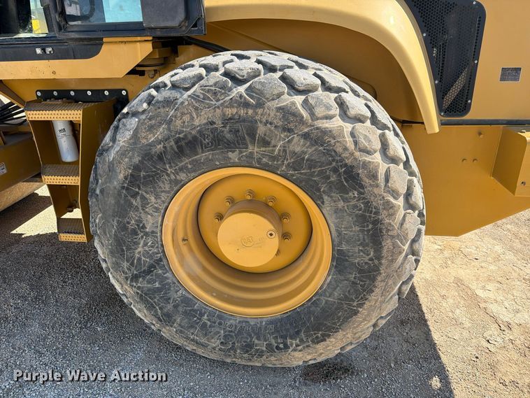 image for item FM8012 2007 Caterpillar CS-583E single drum vibratory roller