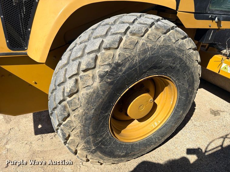 image for item FM8012 2007 Caterpillar CS-583E single drum vibratory roller
