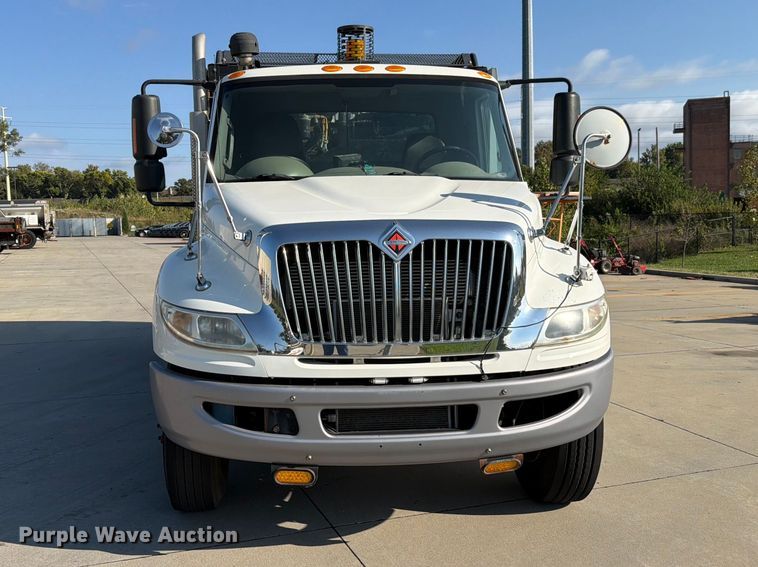 image for item FN5914 2017 International 4300 street sweeper truck