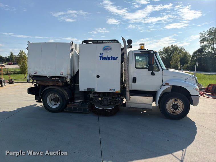 image for item FN5914 2017 International 4300 street sweeper truck