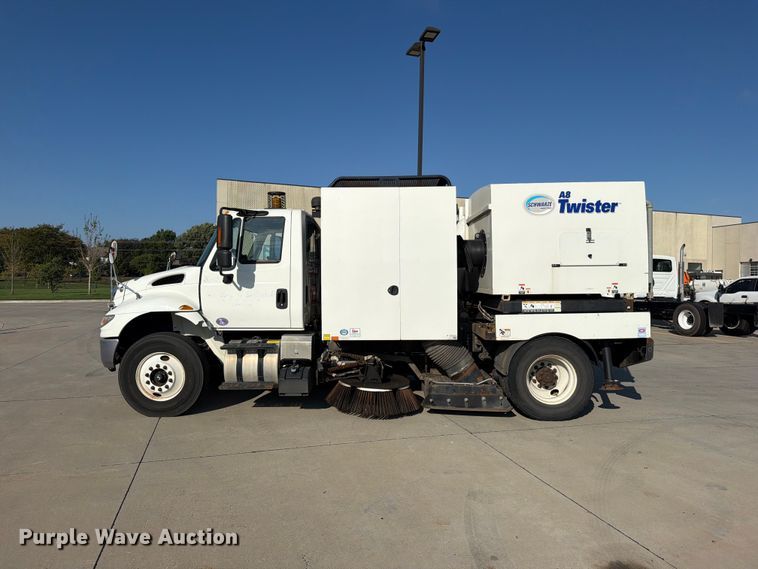 image for item FN5914 2017 International 4300 street sweeper truck