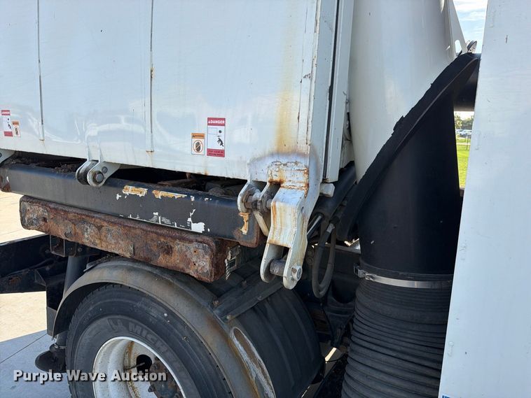 image for item FN5914 2017 International 4300 street sweeper truck