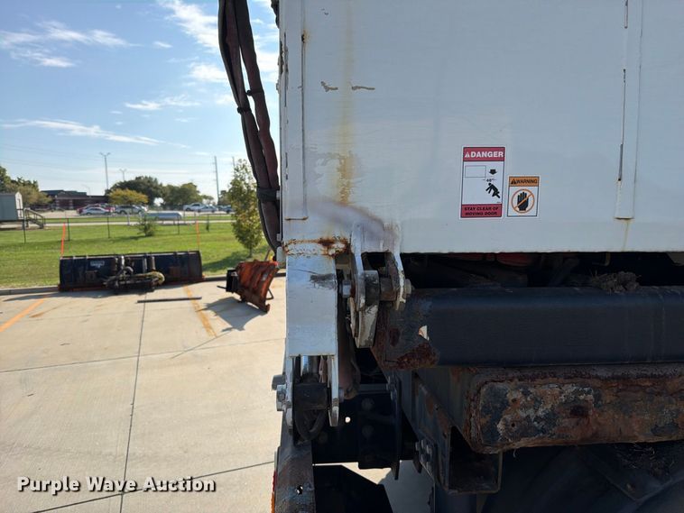 image for item FN5914 2017 International 4300 street sweeper truck
