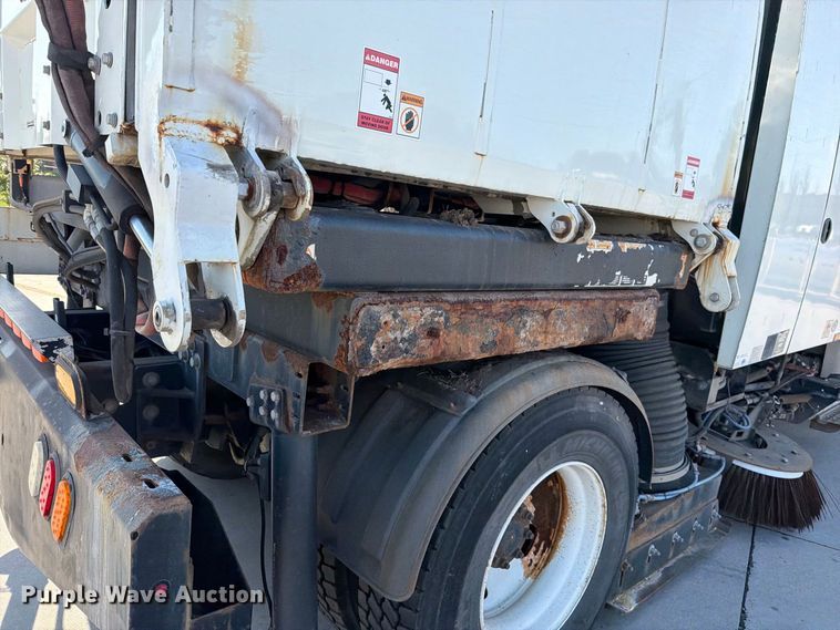 image for item FN5914 2017 International 4300 street sweeper truck
