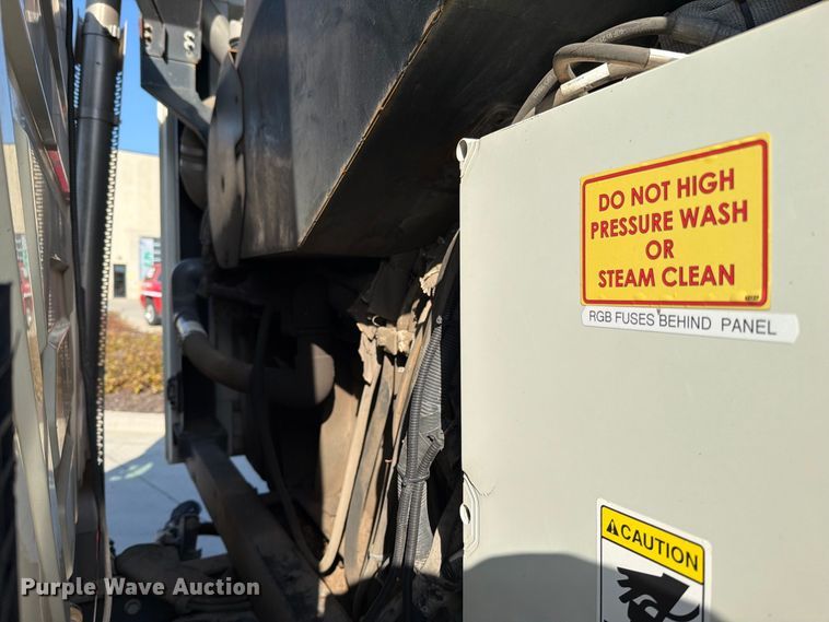 image for item FN5914 2017 International 4300 street sweeper truck