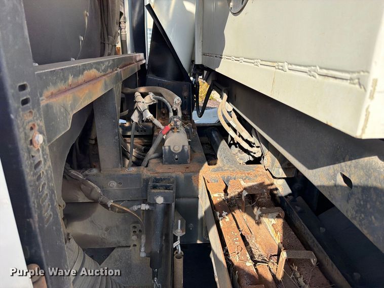 image for item FN5914 2017 International 4300 street sweeper truck