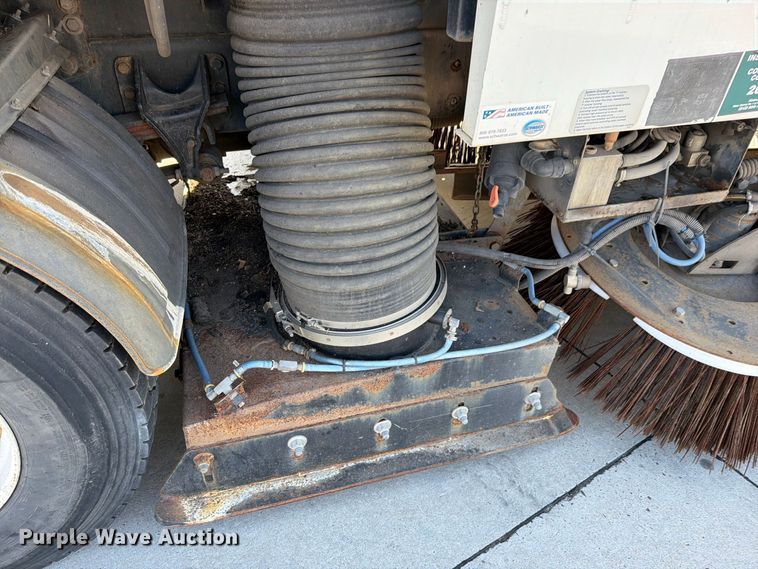 image for item FN5914 2017 International 4300 street sweeper truck