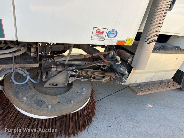 image for item FN5914 2017 International 4300 street sweeper truck