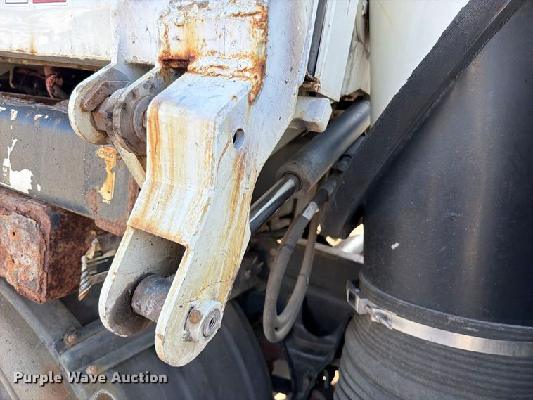 image for item FN5914 2017 International 4300 street sweeper truck