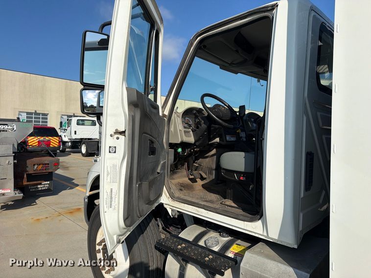 image for item FN5914 2017 International 4300 street sweeper truck