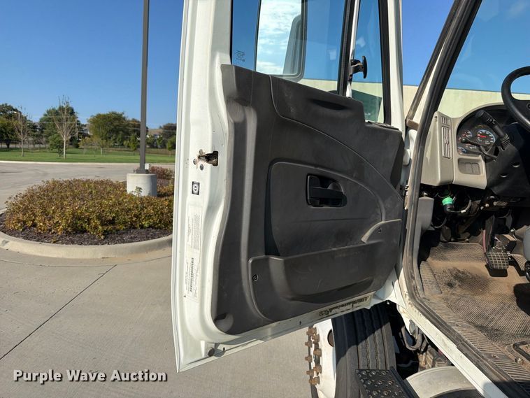 image for item FN5914 2017 International 4300 street sweeper truck