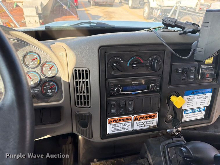 image for item FN5914 2017 International 4300 street sweeper truck