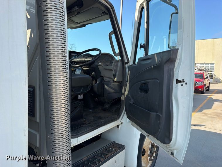 image for item FN5914 2017 International 4300 street sweeper truck