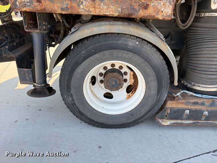 image for item FN5914 2017 International 4300 street sweeper truck