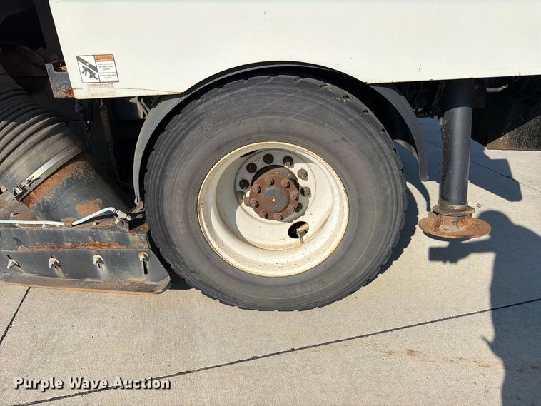 image for item FN5914 2017 International 4300 street sweeper truck