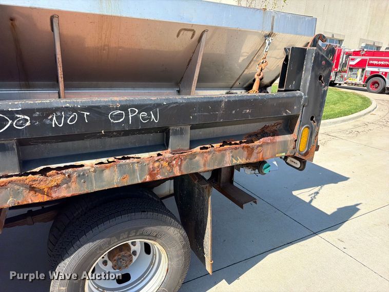 image for item FN5916 2009 Ford F350 Super Duty dump bed pickup truck